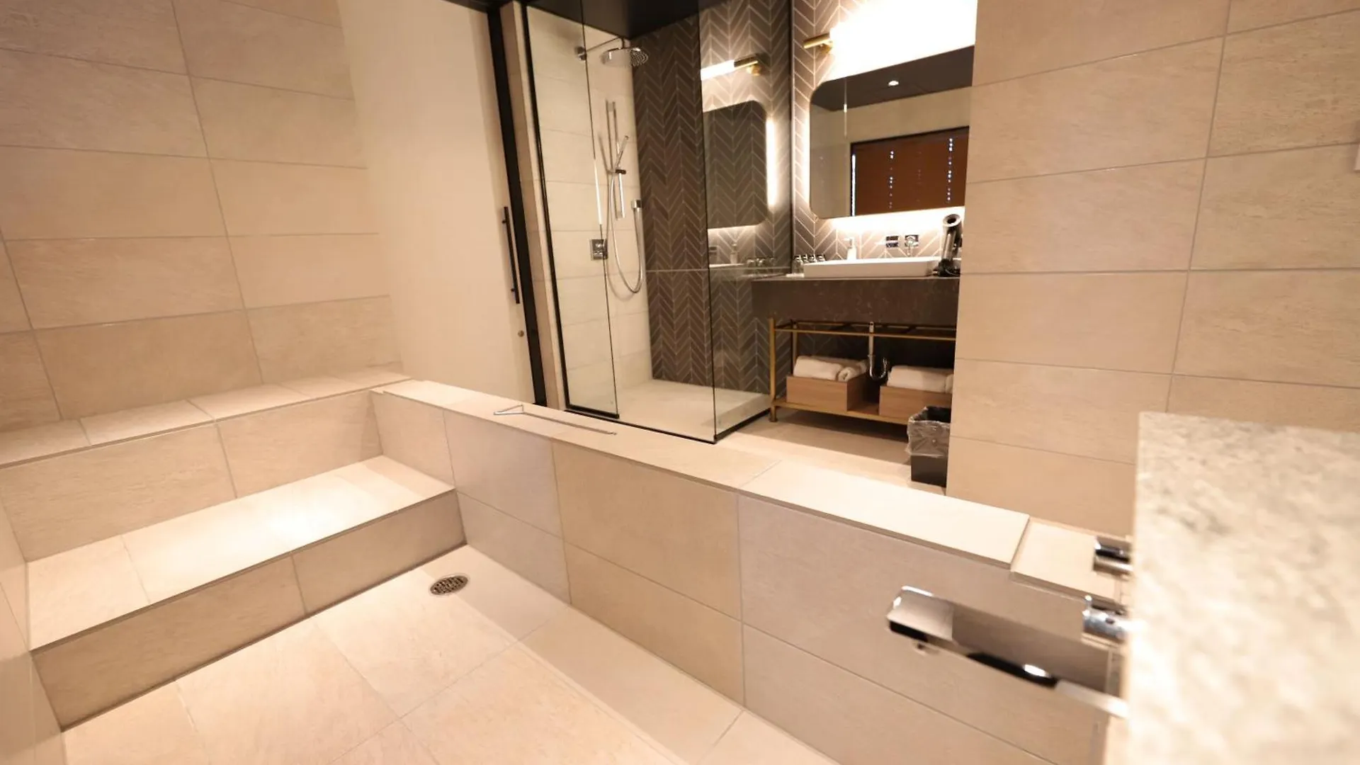 אוסקה Spa World Hotel&Resort 4*,