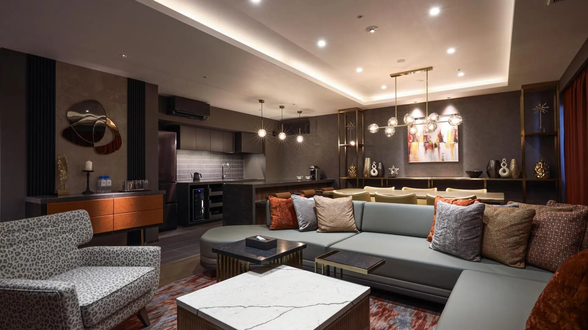 מלון אוסקה Spa World Hotel&Resort