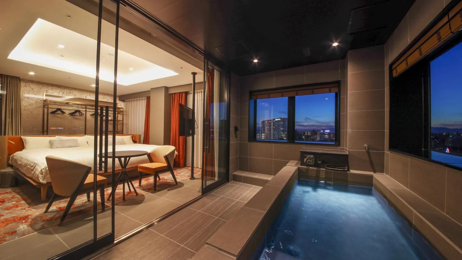 אוסקה Spa World Hotel&Resort 4*,  יפן