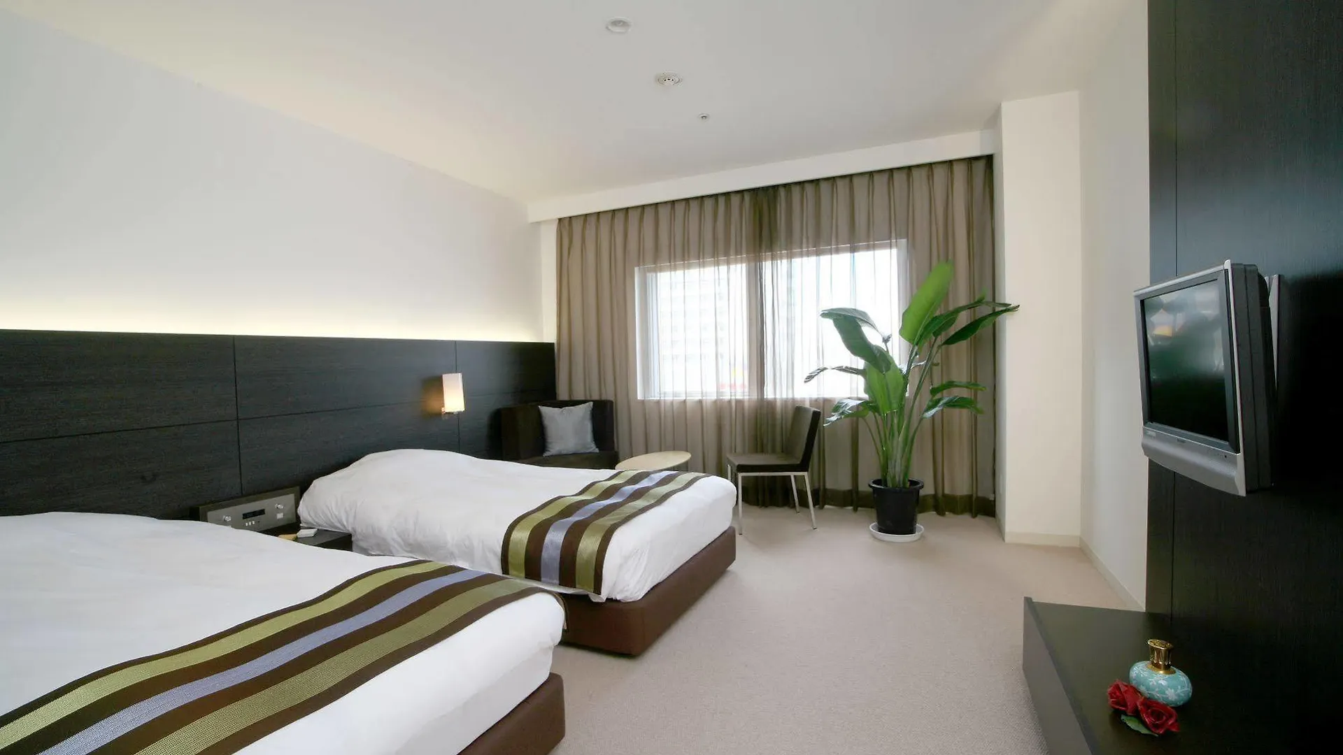 אוסקה Spa World Hotel&Resort מלון