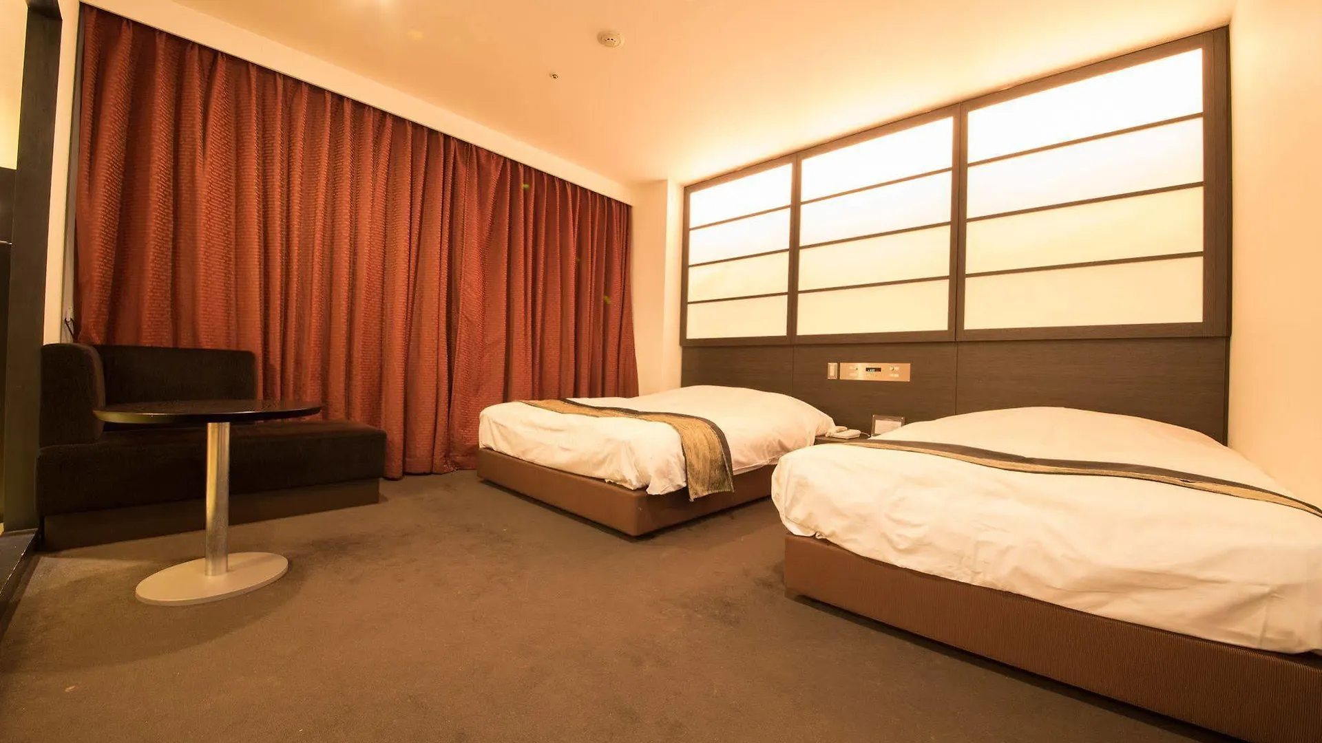 אוסקה Spa World Hotel&Resort מלון
